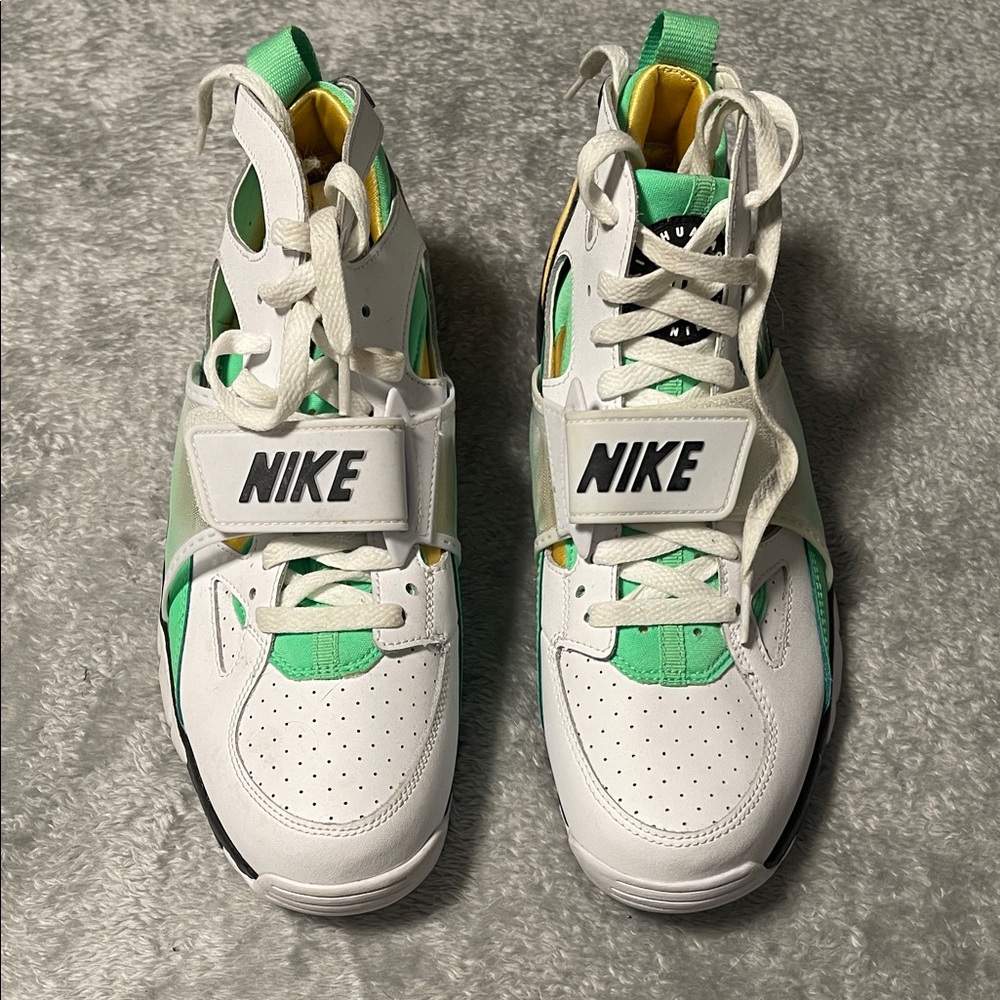 Nike White and Green Sneakers